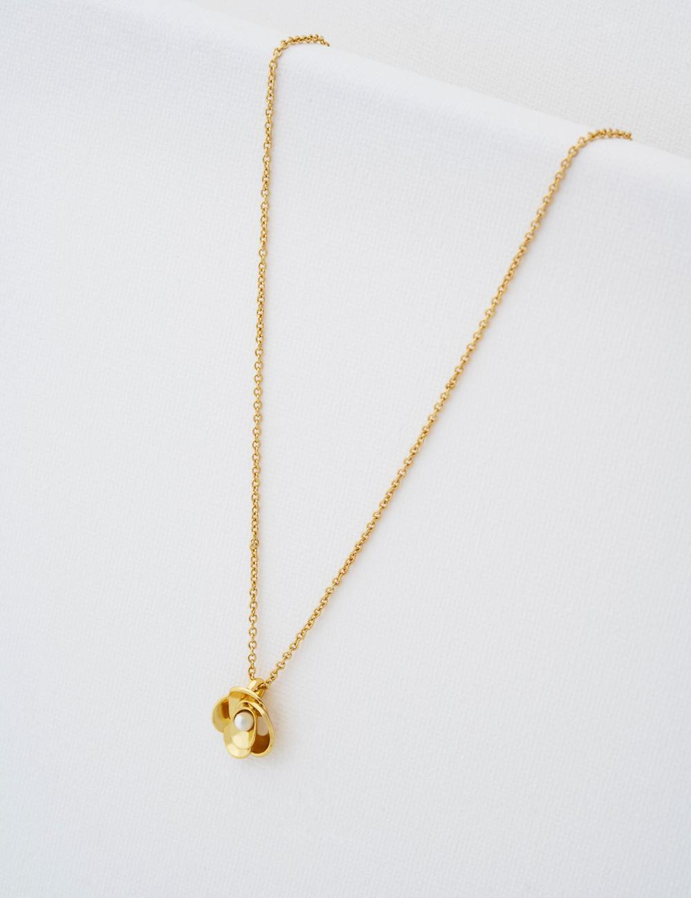 Ted Baker FLORA - Pearl Detail Flower Pendant Kettingen Dames Goud | BFRQ-32961