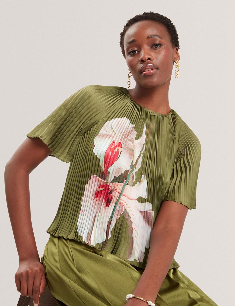 Ted Baker LIONAA - Floral Graphic Pleated Satin Short Sleeve Blouse Dames Groen | RKFU-63084