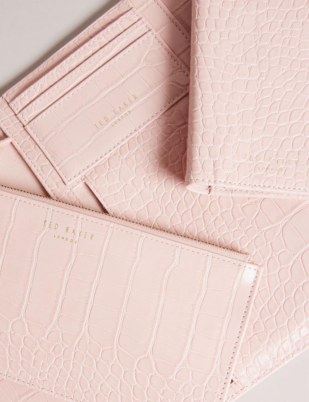 Ted Baker TRAVELZ - Croc Faux Leather Travel Organiser Portefeuille Dames Roze | JFDU-57432